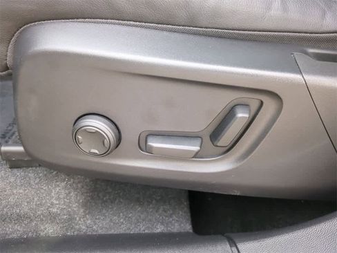 Used 2023 Volvo XC40 B5 Ultimate w/ Protection Package Premier image 9