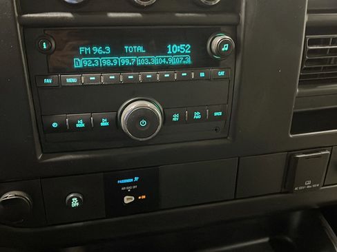 Used 2016 GMC Savana 2500 RWD image 6