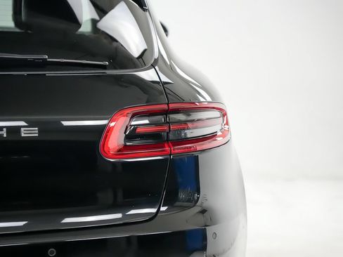 Used 2018 Porsche Macan AWD/4WD image 12