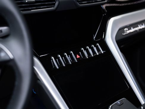 Used 2022 Lamborghini Urus image 19