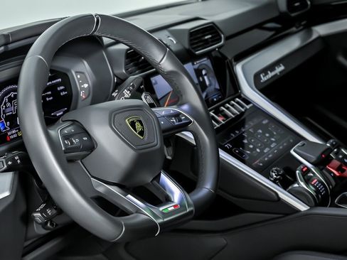 Used 2020 Lamborghini Urus image 26