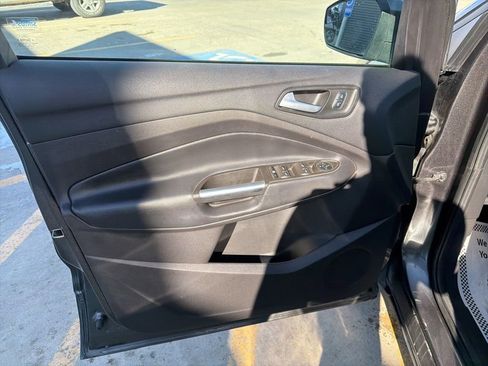 Used 2018 Ford Escape SE image 9