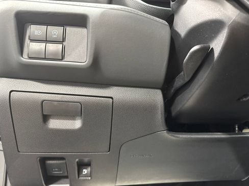 Used 2023 Toyota Highlander L FWD image 38