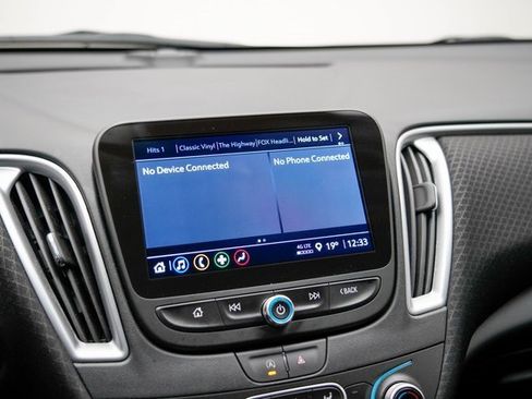 Used 2024 Chevrolet Malibu LT image 3