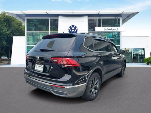 Used 2024 Volkswagen Tiguan SE FWD image 3
