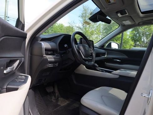 Used 2024 Toyota Grand Highlander XLE image 17