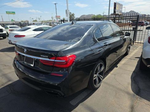 Used 2018 BMW 750i w/ Executive Package RWD image 3