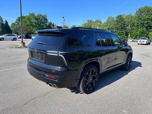 Used 2025 Chevrolet Traverse RS AWD/4WD image 3