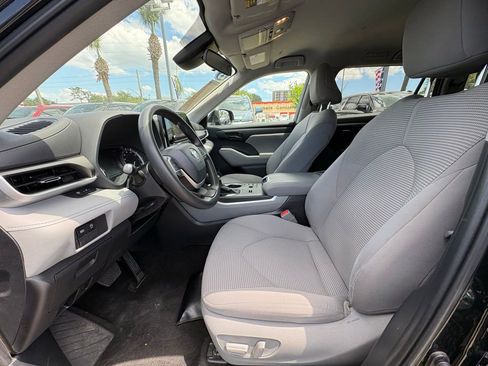 Used 2023 Toyota Highlander L FWD image 13