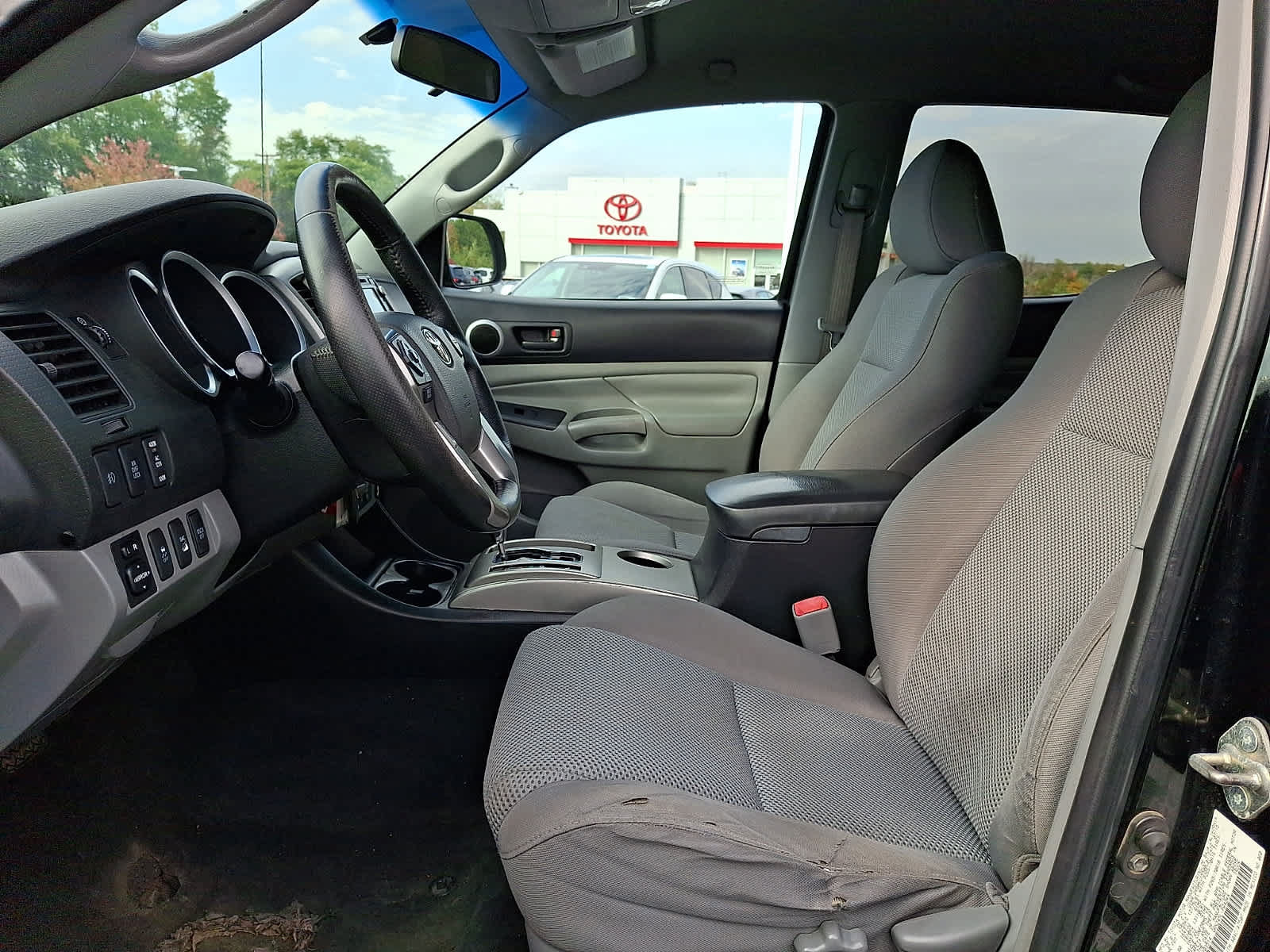 Used 2015 Toyota Tacoma 4x4 Double Cab w/ TRD Off-Road Package image 14