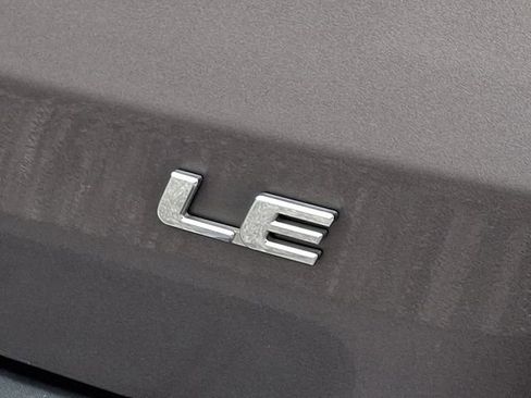 Used 2015 Toyota Sienna LE image 31