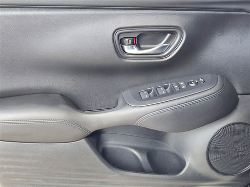 Used 2025 Honda HR-V LX image 11