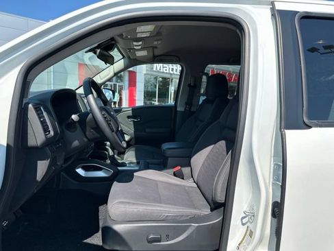 Certified 2024 Nissan Frontier SV w/ Technology Package AWD/4WD image 11