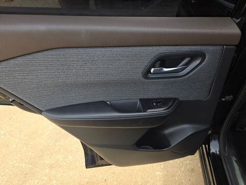 Used 2022 Nissan Rogue SV image 14