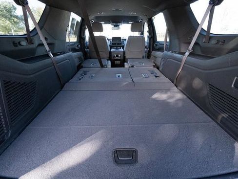 Used 2023 GMC Yukon XL SLT image 31