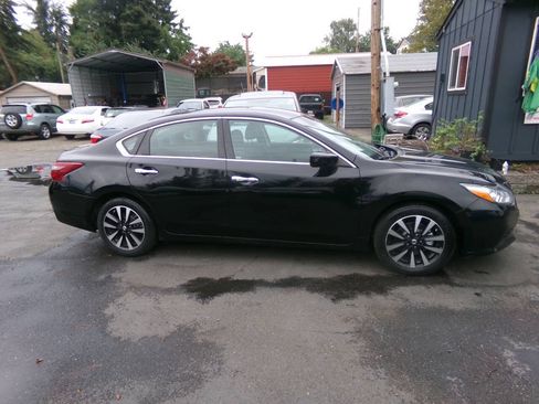 Used 2018 Nissan Altima 2.5 SV FWD image 3