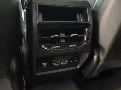 Used 2023 Jeep Grand Cherokee Limited w/ Luxury Tech Group II image 28