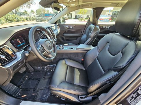 Used 2025 Volvo S60 B5 Core image 17