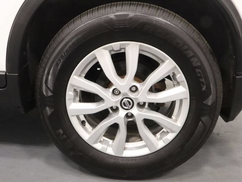 Used 2019 Nissan Rogue S FWD image 27