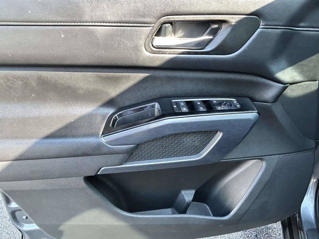 Used 2024 Nissan Pathfinder SL w/ SL Premium Package FWD image 24