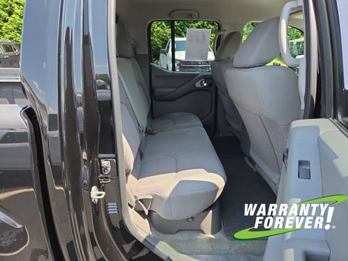 Used 2017 Nissan Frontier SV w/ SV Value Truck Package AWD/4WD image 16