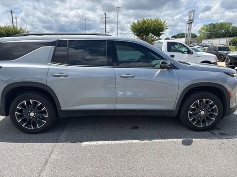 Used 2024 Chevrolet Traverse LT w/ Enhanced Driving Package FWD image 5