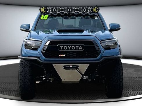 Used 2018 Toyota Tacoma TRD Pro AWD/4WD image 2