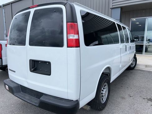 Used 2025 Chevrolet Express 3500 LS RWD image 3