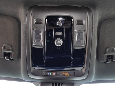 Used 2026 Chevrolet Suburban RST RWD image 21