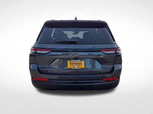 Used 2023 Jeep Grand Cherokee Altitude AWD/4WD image 4