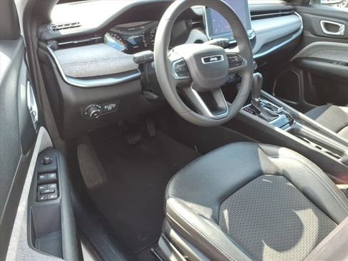 Used 2024 Jeep Compass Latitude AWD/4WD image 16