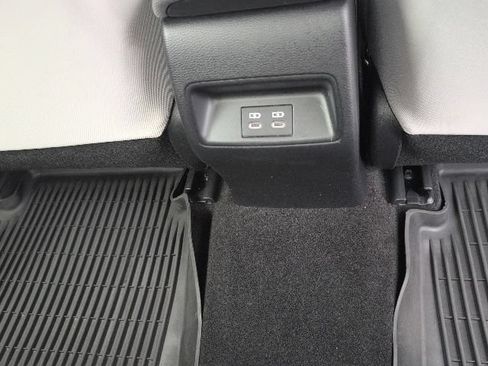 Used 2023 Toyota Corolla LE w/ LE Convenience Package FWD image 14
