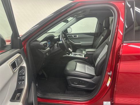 Used 2023 Ford Explorer XLT w/ Equipment Group 202A image 9