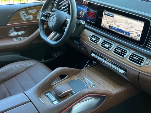 Used 2024 Mercedes-Benz GLS 450 4MATIC w/ Pinnacle Trim Package image 15