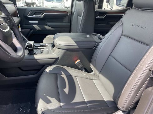 New 2026 GMC Sierra 1500 Denali w/ Technology Package AWD/4WD image 22