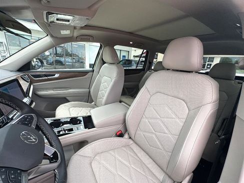 New 2026 Volkswagen Atlas SE FWD image 14