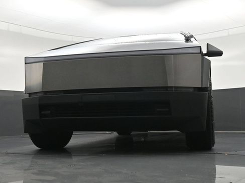 Used 2024 Tesla Cybertruck AWD Crew Cab image 34