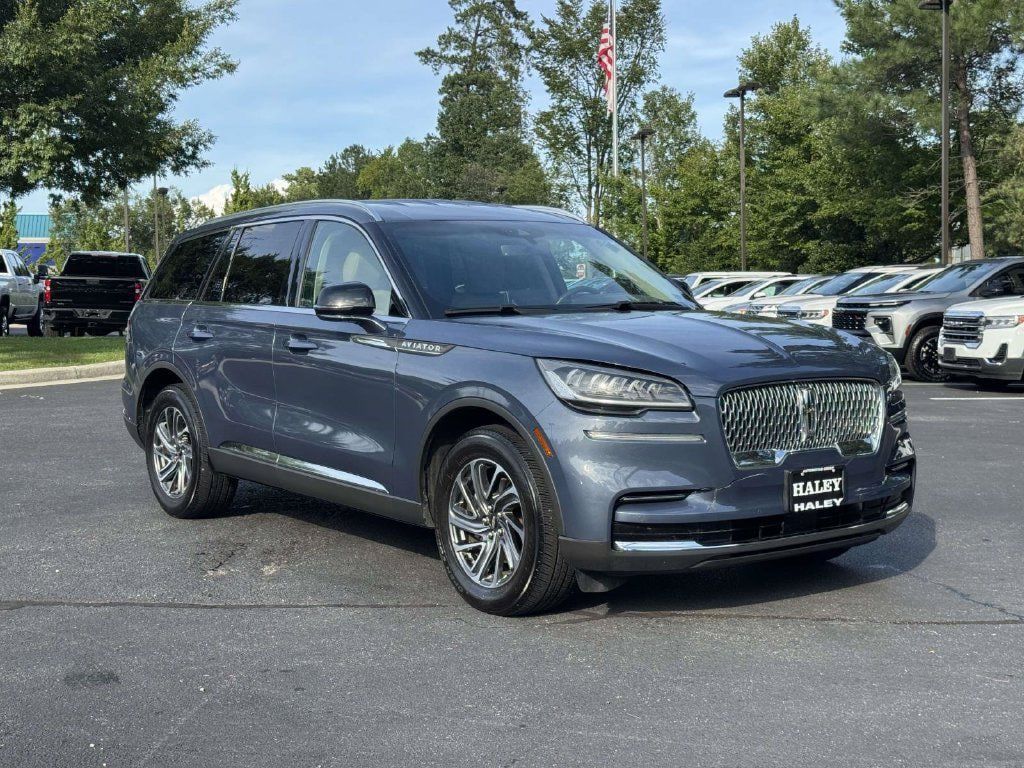 Used 2021 Lincoln Aviator AWD w/ Elements Package image 2