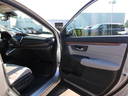Used 2018 Honda CR-V Touring image 18