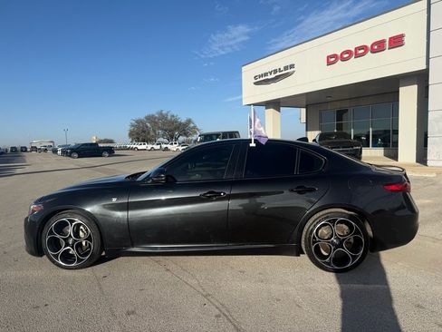 Used 2022 Alfa Romeo Giulia Ti image 2