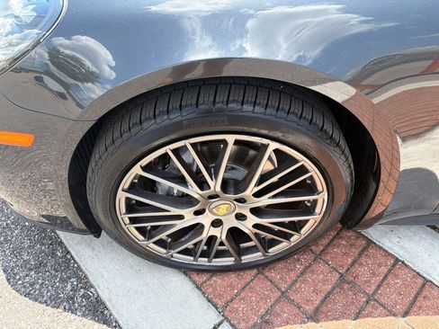 Used 2023 Porsche Panamera 4 Platinum Edition AWD/4WD image 9