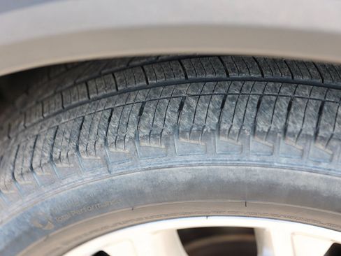 Used 2022 Ford Explorer XLT AWD/4WD image 12