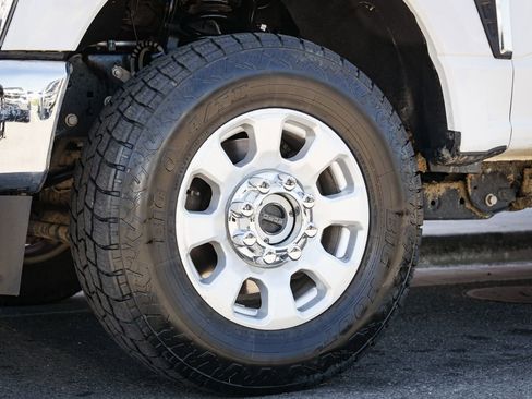 Used 2024 Ford F250 XLT w/ FX4 Off-Road Package AWD/4WD image 11