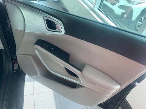 Used 2025 Kia Soul LX w/ LX Technology Package FWD image 21