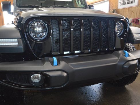 Used 2023 Jeep Wrangler Unlimited w/ Cold Weather Group image 4