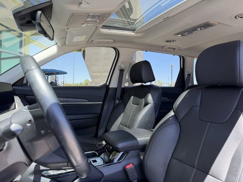 Used 2025 Kia Telluride EX w/ EX Captain's Chair Package FWD image 32