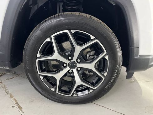 Used 2025 Jeep Compass Limited image 18