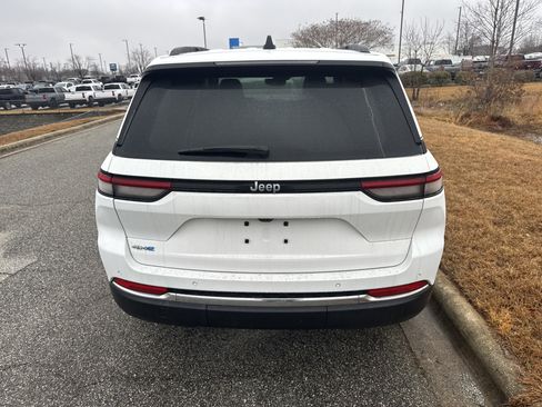 Used 2023 Jeep Grand Cherokee 4WD 4xe image 9