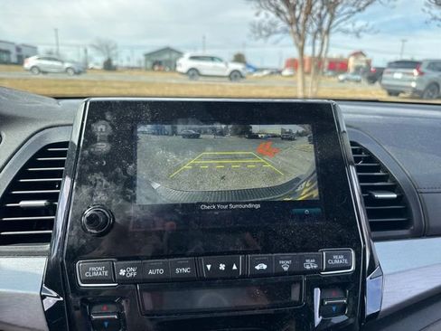 Certified 2023 Honda Odyssey EX image 16