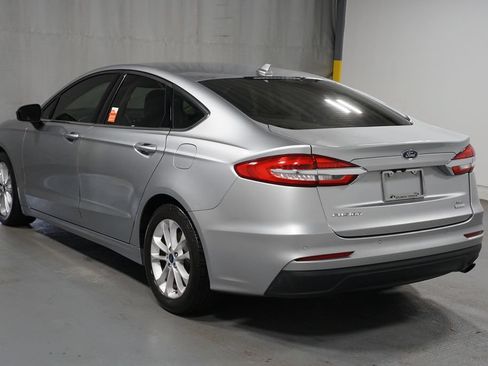 Used 2020 Ford Fusion SE FWD image 6